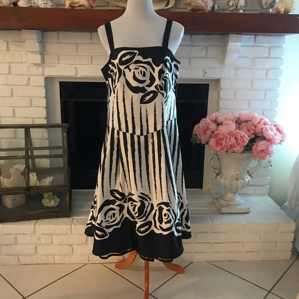 Dress barn Womens Collection  14 W black roses floral dress.